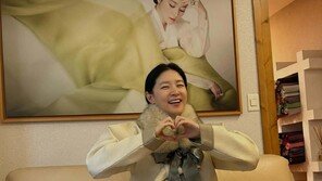 이영애, 고운 한복 자태로 전한 설 인사…우아함 가득 미모