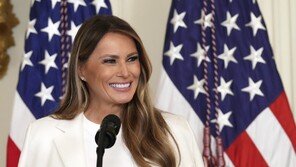 멜라니아가 나섰다… 우크라·러시아 어린이 6명, 가족 품으로