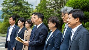 경찰, ‘尹 속옷 저항’ CCTV 열람한 법사위원 전원 무혐의 처분