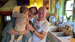 큰딸은 60세, 막내는 6개월…91세 아빠의 비결은?