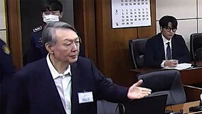 尹, 변호인 접견 때 인근 접견실 비워…200일간 270번 넘게 접견