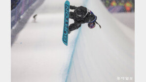 “내 다리를 믿자” 버텼다… 두번 넘어지고도 끝내 웃었다