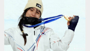 다친 손에 쥔 금메달… 최가온, 설상 첫 우승