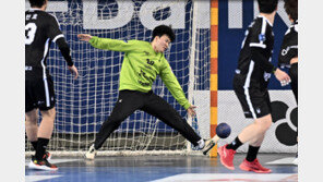 핸드볼 SK, 상무에 32-17 완승…시즌 10번째 승리