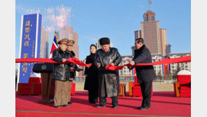 김정은, ‘러 파병 전사자’에 주택 선물…주애와 준공식 참석