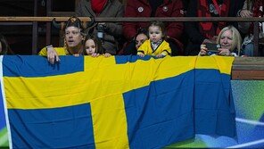 ‘덴마크 수모’ 타산지석?…스웨덴, 23년전 부결한 유로화 도입 검토