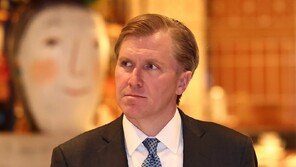 美국방차관, 유럽 압박하며 韓 ‘콕’ 집어 언급한 이유는