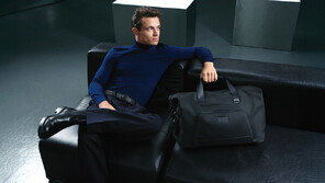 투미, 새로운 ‘알파 컬렉션’ 캠페인 공개