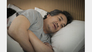 쉽게 우울하고 짜증만 내는 아버지…남성 갱년기 신호?