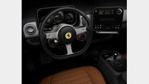 페라리의 새 전기 스포츠카 ‘루체’ 실내공개