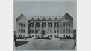 ‘문화통치’의 상징, 붉은 벽돌 도서관… 그곳에서 자란 박완서의 꿈[염복규의 경성, 서울의 기원]