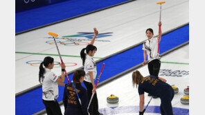 첫 엔드부터 ‘빅 엔드’…韓컬링, 강호 스웨덴에 8-3 대승 ‘4강행 불씨’