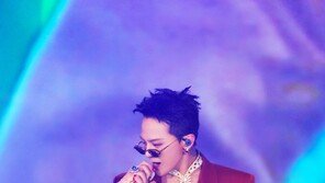 지드래곤, 사막 떼창 열기…중동 첫 공식 무대 성료