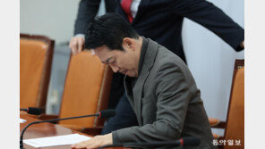 “절윤 불가피” 아우성에 침묵한 장동혁…‘심리적 분당’ 깊어지나