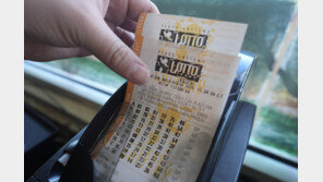 22년간 같은 번호 고집한 美 남성…51억 로또 당첨