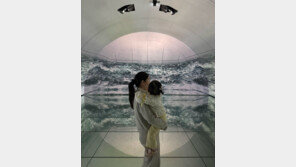 ‘둘째 임신’ 이다인, 딸 품에 안고 나들이…♥이승기와 태교 근황