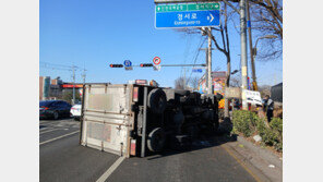 가로등 들이받고 전도된 화물차…“브레이크 작동 안 해”
