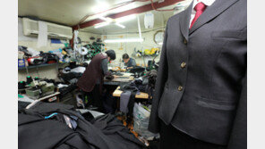 ‘교복값 바로잡기’ 칼 빼든 정부…교복업계 지형 흔들리나