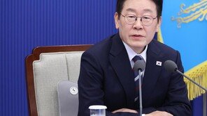 李 “망국적 부동산 공화국 극복…좌고우면 않고 미래로”