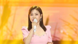 송가인도 ‘트럼프 날벼락 …美 비자 발급 지연 탓 공연 연기