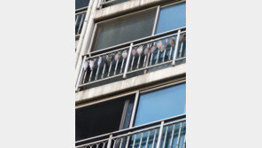 “여기가 수산시장인가요?”…아파트 베란다 ‘생선 건조’ 논란