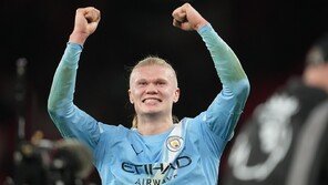 괴물 공격수 홀란, 훗날 이강인 동료 되나…“PSG서 깜짝 접촉”