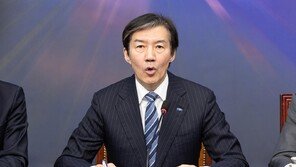 조국 “국회에 걸린 역대 대통령 사진 중 尹 치워달라”