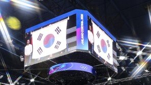 한국 메달 딸때 ‘기울어진 태극기’ 게양…조직위 “수정하겠다”