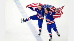 관세전쟁 뺨친 빙판전쟁, 美여걸들 캐나다 꺾고 金