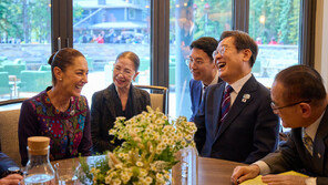 “BTS 공연 늘려달라” 요청한 멕시코 대통령, 李대통령에 받은 답장 공개