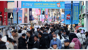 ‘춘제’ 특수에 유통가 활기… “中관광객, 사드이전 수준 회복 기대”