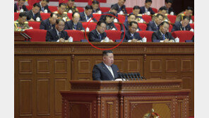 北 공식서열 2위 최룡해 퇴진?…새로 선출된 당 지도부서 빠져