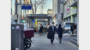 “목이 칼칼해요”…미세먼지·황사 여파에 돌아온 출근길 마스크