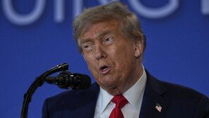 무장 20대男, ‘트럼프 사저’ 침입하려다 사살…“열렬한 트럼프 지지자”