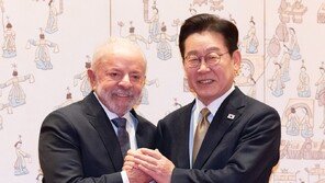 李 “나의 영원한 동지 룰라, 열렬히 환영”…소년 노동자 출신 부각