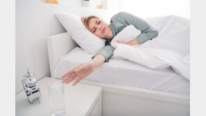 “잠만 자면 입이 바싹바싹”…잠들기 전에 이것 체크해야 [알쓸톡]