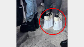 “키다리 삐에로 같아”…K팝 콘서트장 ‘굽 높이 경쟁’ 논란 [e글e글]