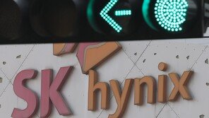 SK하이닉스 100만원 찍어, 시총 23위에서 21위로…마이크론 추월