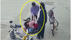 넘어진 노인 부축했는데…중학생에 4600만원 청구, ‘中 논란’