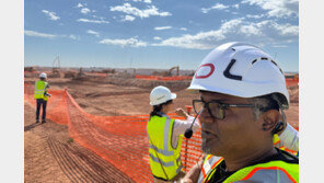 트럼프 720조 ‘스타게이트’ 1년째 표류…오픈AI, 자금난에 ‘급선회’