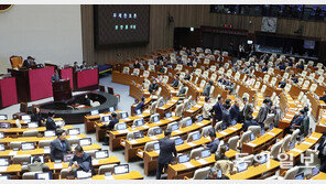 與, 위헌 논란 ‘사법 3법’ 처리 나서… 7박8일 필버 정국 이어질듯