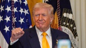 트럼프 ‘글로벌 관세’ 발효… “장난치면 더 높일 것”