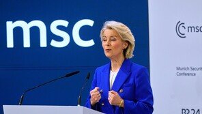 EU집행위원장 “우크라 153조원 대출 약속 어떻게든 지킬 것”