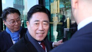 ‘통일교 금품 수수 의혹’ 김규환 “윤영호, 멀리서 인사 한 적 있어”