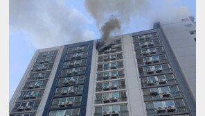 정읍 아파트서 화재…주민 1명 연기 마셔 병원 이송