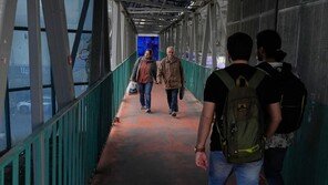 美-이란 협상 우려에…이란 시민들, 비상가방 싸고 SNS에 ‘전시 대처법’ 공유