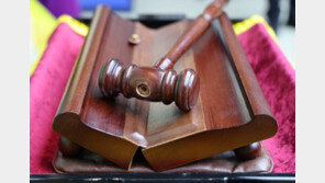 우 의장, 국회기록원에 계엄 해제·尹 탄핵 사용 의사봉·판 기증