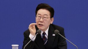 李 “주가조작 신고땐 수백억 포상…로또보다 팔자 쉽게 고쳐”