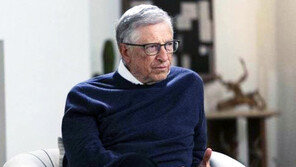 빌 게이츠 “러 여성 2명과 불륜…핵물리학자와 브리지 선수”