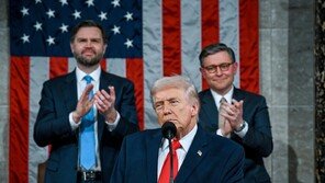 트럼프 “국정연설서 고함친 野의원들, 수용시설 가야”